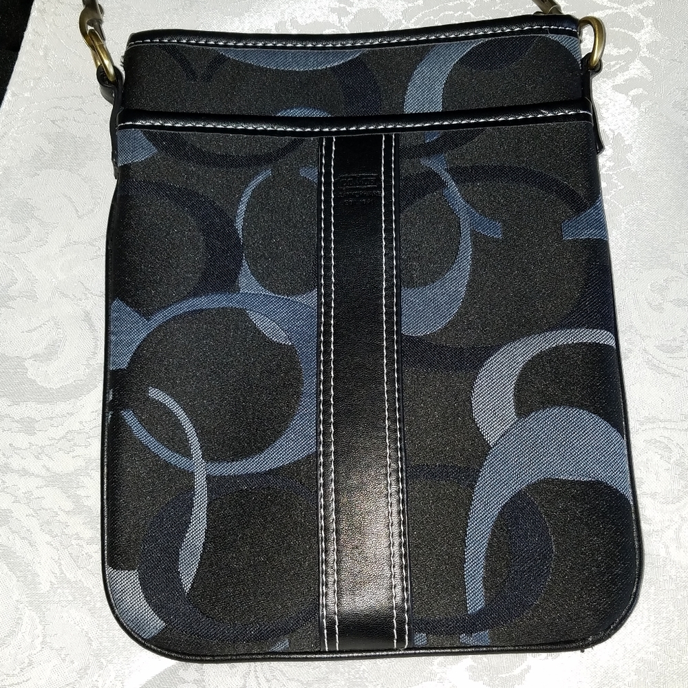 Navy blue crossbody bag